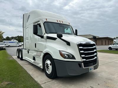 Used 2022 Freightliner Cascadia Detroit DD15AT Semi Truck with Sleeper Cab for sale #424363 - photo 1