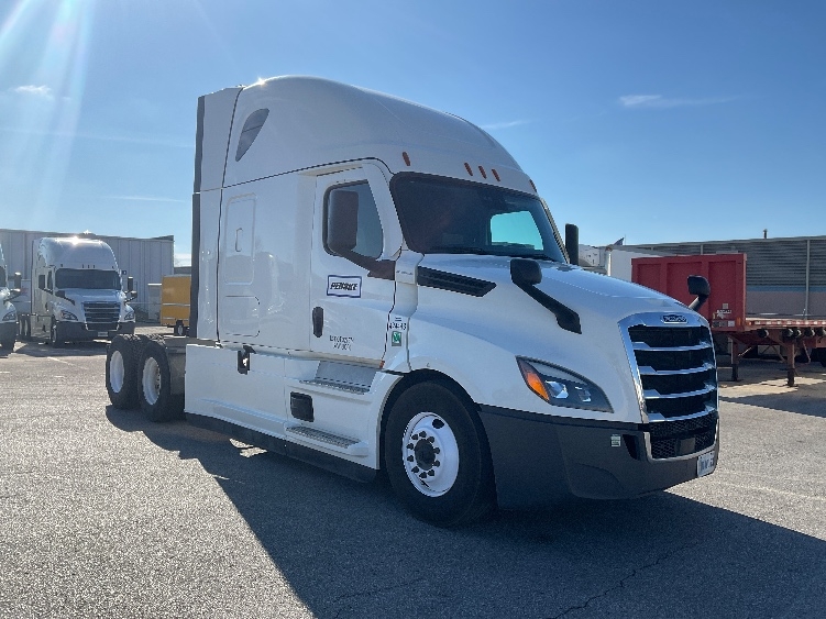 Used 2022 Freightliner Cascadia - photo 1