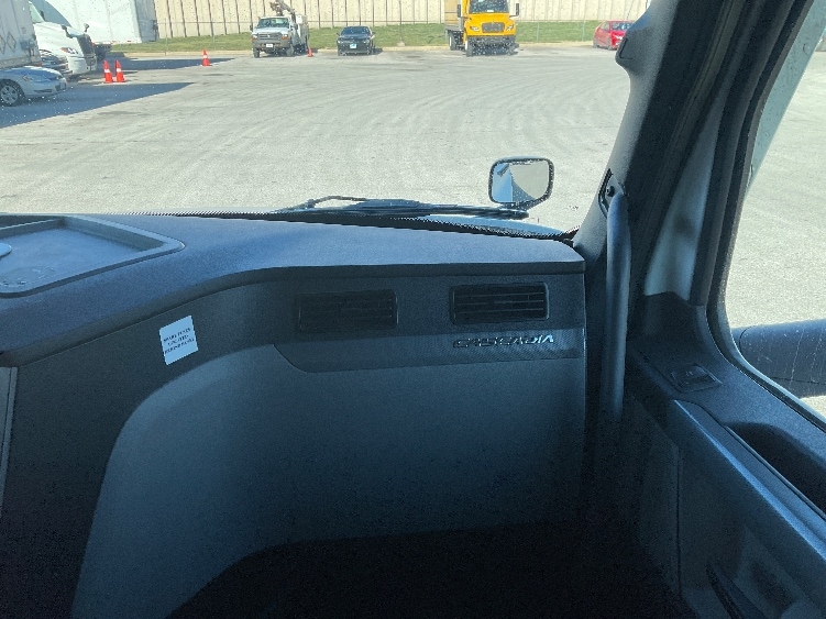 Used 2022 Freightliner Cascadia - photo 16