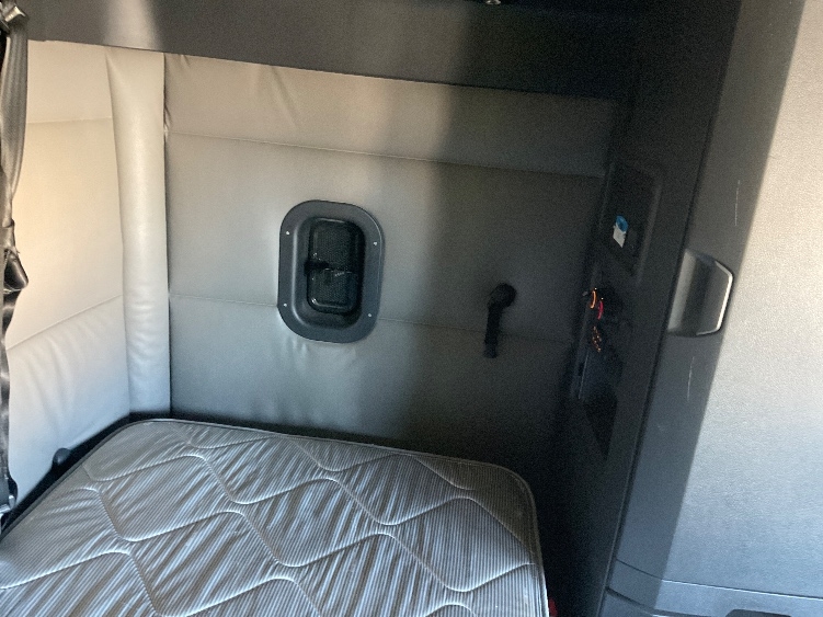Used 2022 Freightliner Cascadia - photo 20