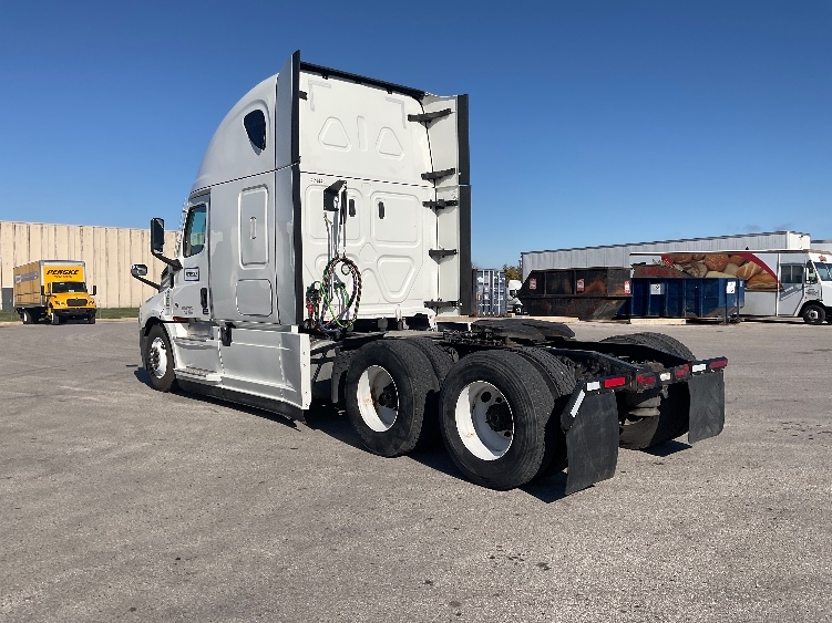 Used 2022 Freightliner Cascadia - photo 7