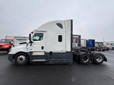 Used 2022 Freightliner Cascadia - photo 1