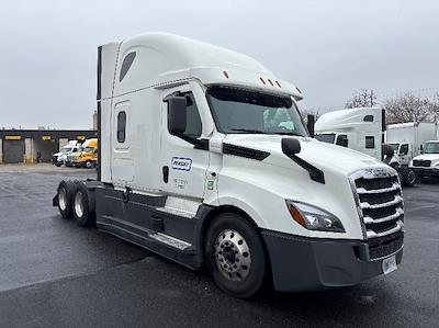 Used 2022 Freightliner Cascadia - photo 1