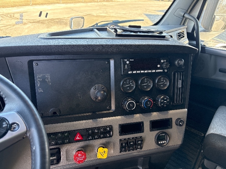 Used 2022 Freightliner Cascadia - photo 14
