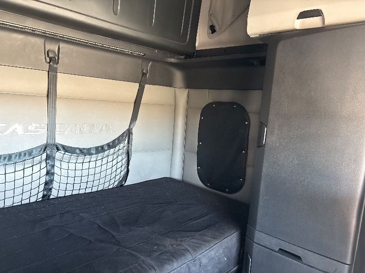 Used 2022 Freightliner Cascadia - photo 20