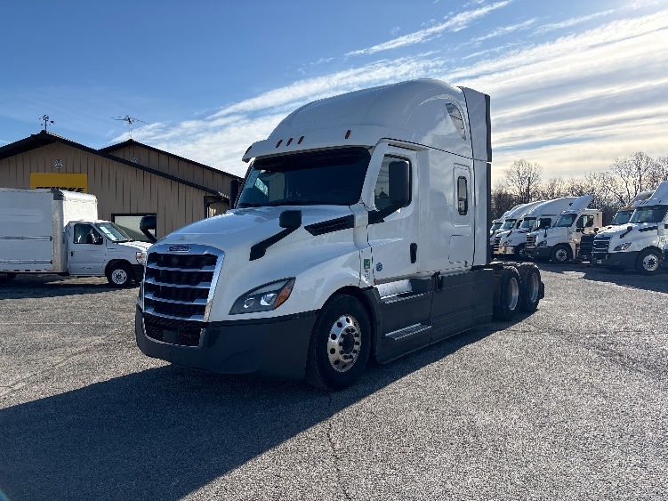 Used 2022 Freightliner Cascadia - photo 5
