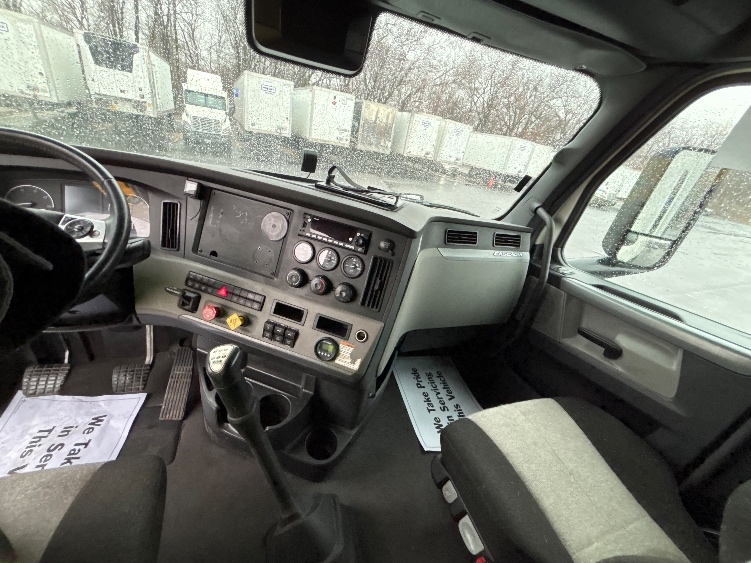 Used 2022 Freightliner Cascadia - photo 14