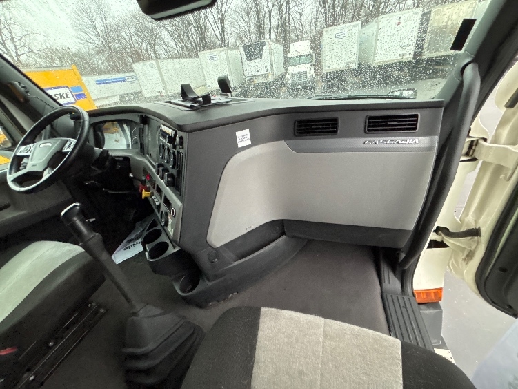 Used 2022 Freightliner Cascadia - photo 16