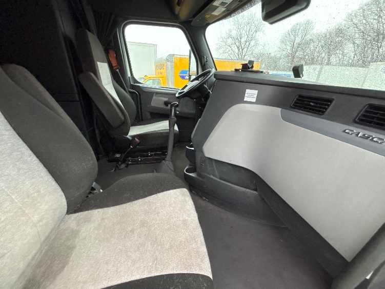 Used 2022 Freightliner Cascadia - photo 17