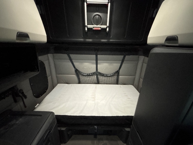 Used 2022 Freightliner Cascadia - photo 18