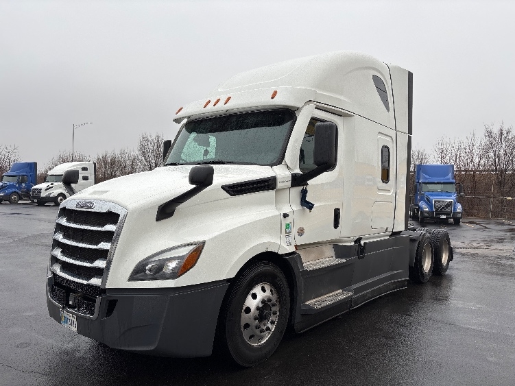 Used 2022 Freightliner Cascadia - photo 5