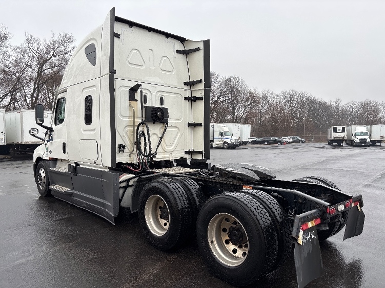 Used 2022 Freightliner Cascadia - photo 7