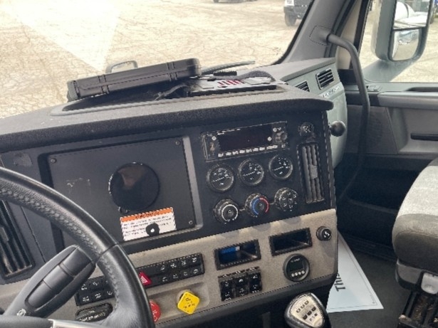 Used 2022 Freightliner Cascadia - photo 14