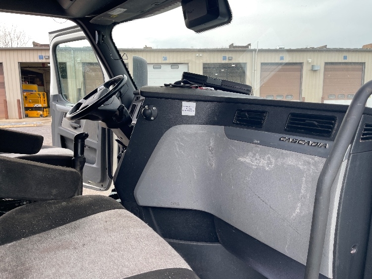 Used 2022 Freightliner Cascadia - photo 16
