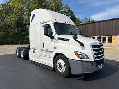 Used 2022 Freightliner Cascadia Detroit DD15AT Semi Truck with Sleeper Cab for sale #426460 - photo 1