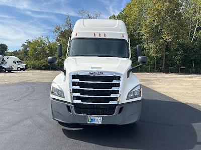 Used 2022 Freightliner Cascadia Detroit DD15AT Semi Truck with Sleeper Cab for sale #426460 - photo 2