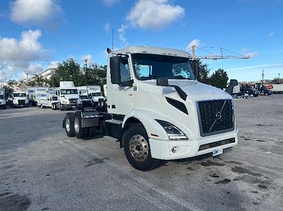 Used 2022 Volvo VNR Volvo D13 Semi Truck for sale #427491 - photo 1