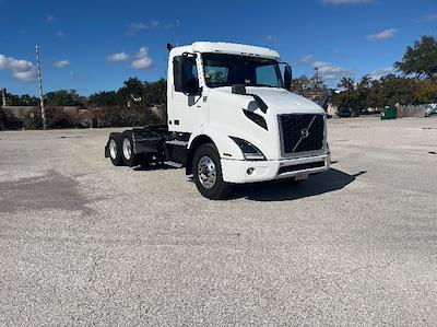 Used 2022 Volvo VNR Volvo D13 Semi Truck for sale #427497 - photo 1
