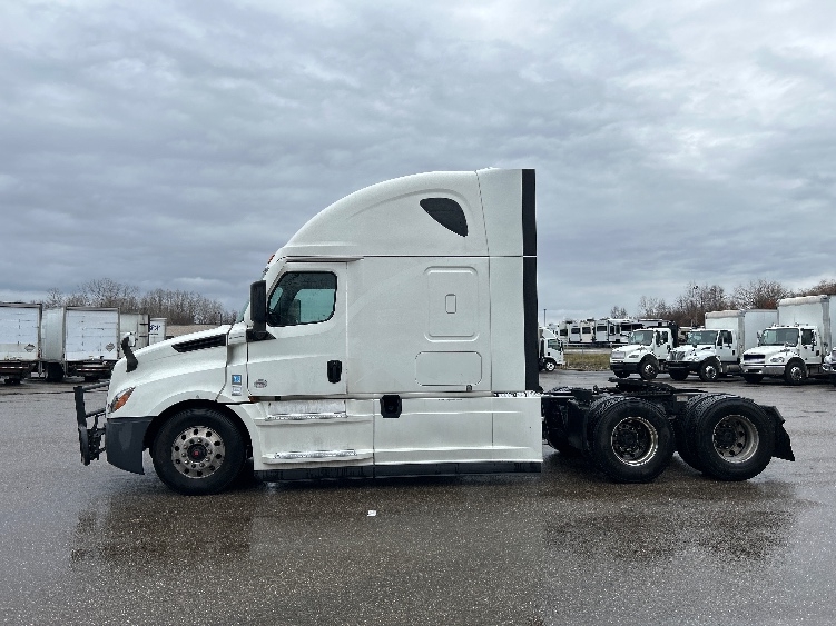 Used 2022 Freightliner Cascadia - photo 6