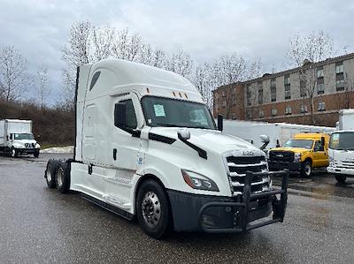 Used 2022 Freightliner Cascadia Detroit DD15AT Semi Truck with Sleeper Cab for sale #428449 - photo 1