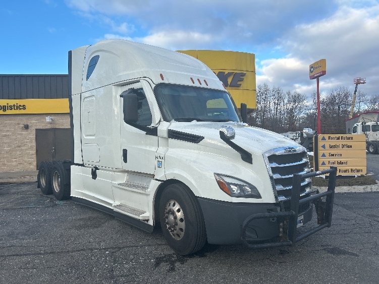 Used 2022 Freightliner Cascadia - photo 1
