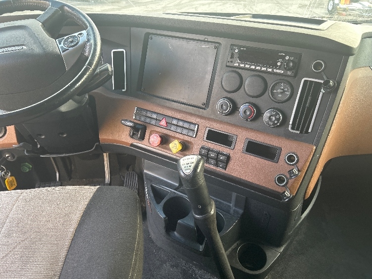 Used 2022 Freightliner Cascadia - photo 14