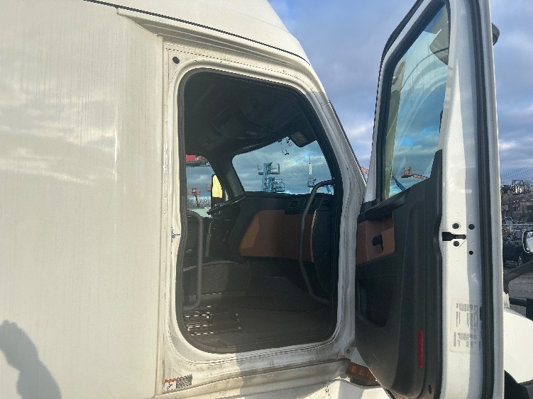 Used 2022 Freightliner Cascadia - photo 15