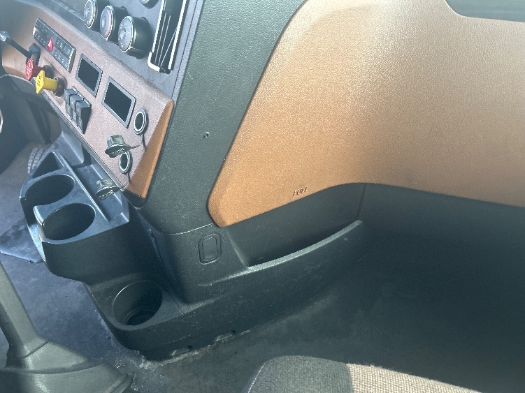 Used 2022 Freightliner Cascadia - photo 17