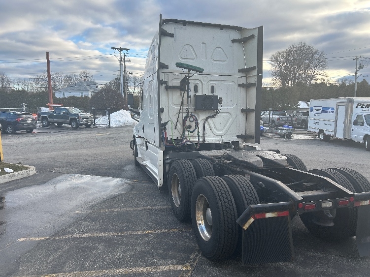 Used 2022 Freightliner Cascadia - photo 7