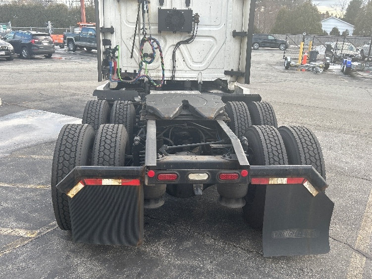 Used 2022 Freightliner Cascadia - photo 8