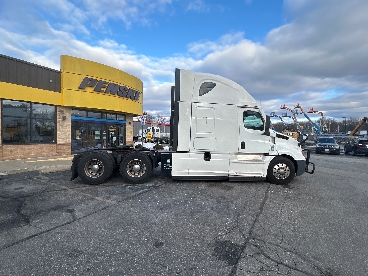 Used 2022 Freightliner Cascadia - photo 10