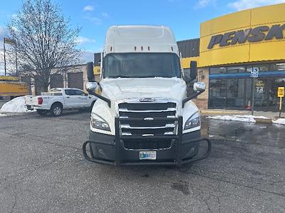 Used 2022 Freightliner Cascadia Detroit DD15AT Semi Truck with Sleeper Cab for sale #428450 - photo 2
