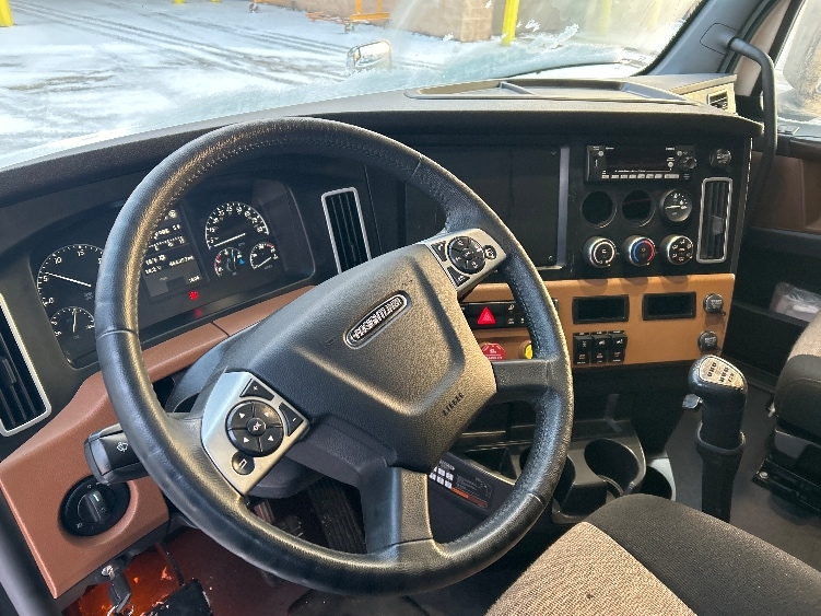 Used 2022 Freightliner Cascadia - photo 12