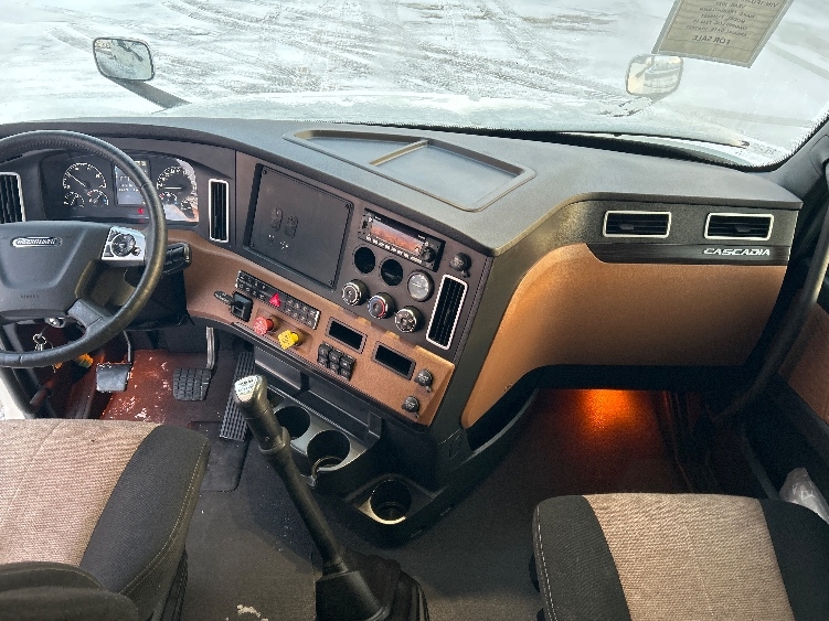 Used 2022 Freightliner Cascadia - photo 14