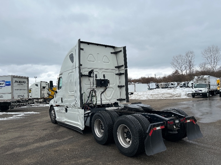 Used 2022 Freightliner Cascadia - photo 7
