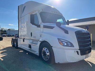 Used 2022 Freightliner Cascadia Detroit DD15AT Semi Truck with Sleeper Cab for sale #428747 - photo 1