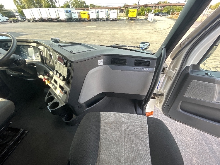 Used 2022 Freightliner Cascadia - photo 16