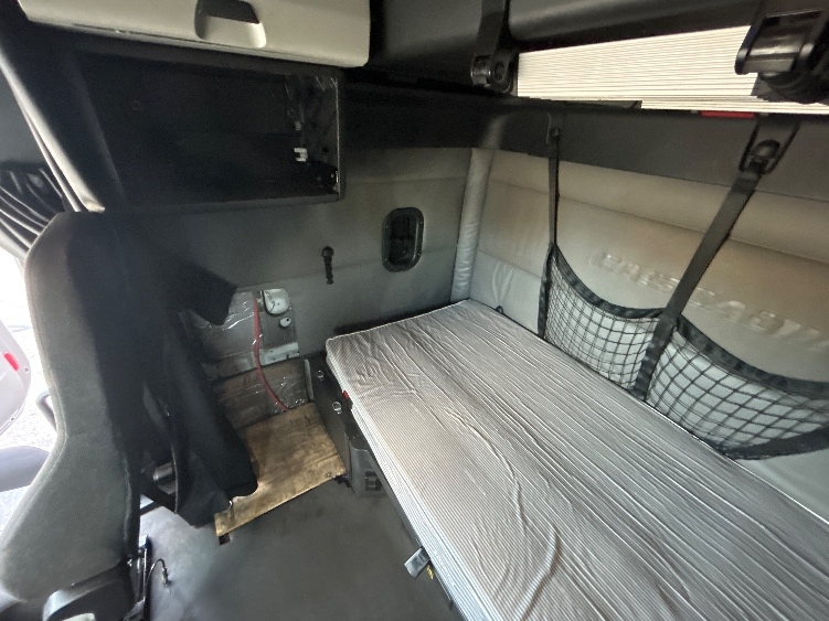 Used 2022 Freightliner Cascadia - photo 21