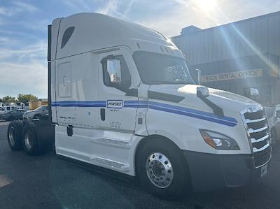 Used 2022 Freightliner Cascadia Detroit DD15AT Semi Truck with Sleeper Cab for sale #428779 - photo 1