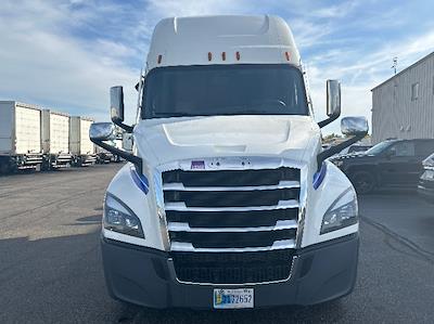 Used 2022 Freightliner Cascadia Detroit DD15AT Semi Truck with Sleeper Cab for sale #428779 - photo 2