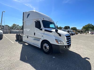 Used 2022 Freightliner Cascadia Detroit DD15AT Semi Truck with Sleeper Cab for sale #428835 - photo 1
