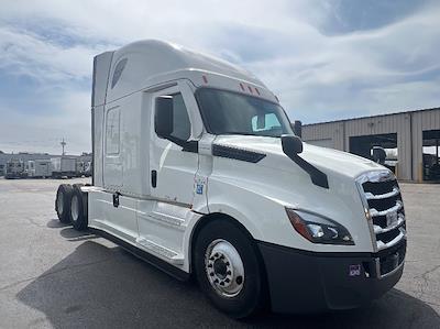 Used 2022 Freightliner Cascadia Detroit DD15AT Semi Truck with Sleeper Cab for sale #428956 - photo 1