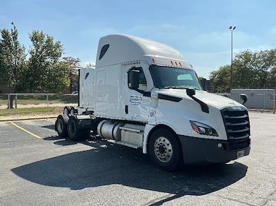Used 2022 Freightliner Cascadia Detroit DD15AT Semi Truck with Sleeper Cab for sale #428958 - photo 1