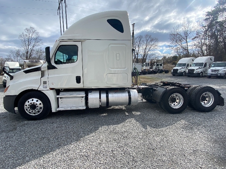 Used 2022 Freightliner Cascadia - photo 6