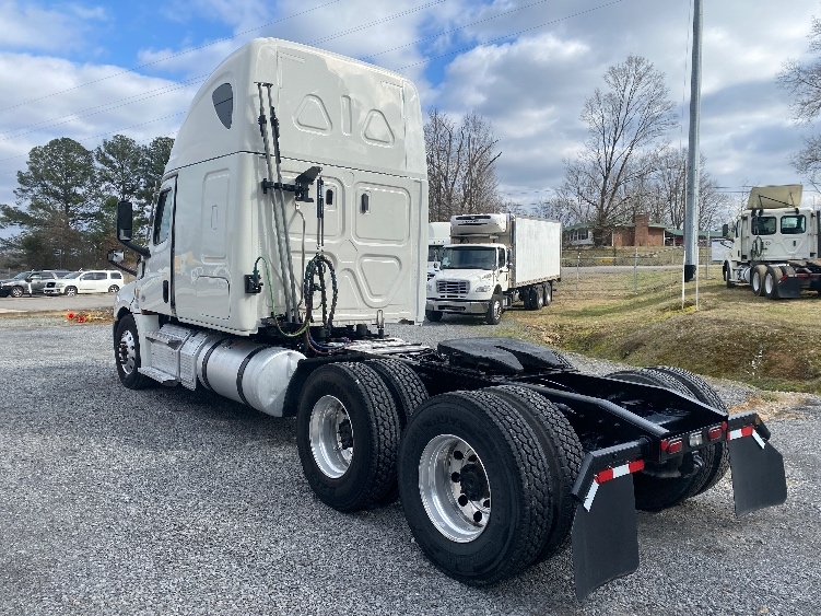 Used 2022 Freightliner Cascadia - photo 7