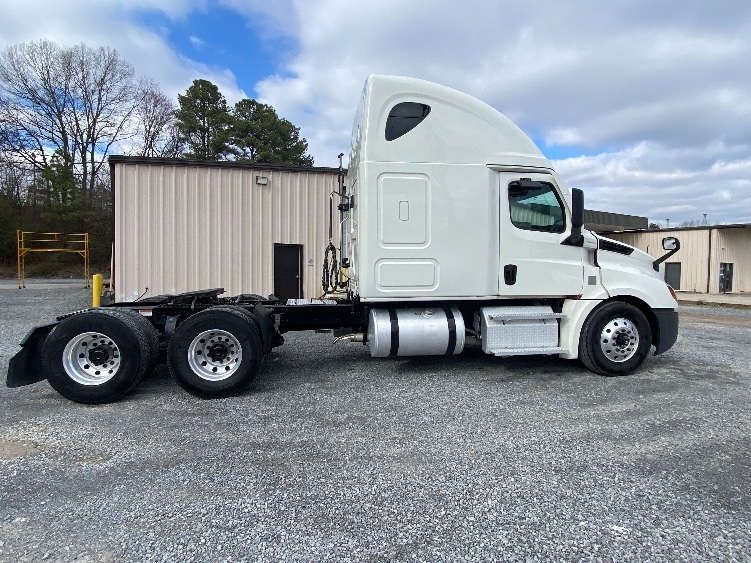 Used 2022 Freightliner Cascadia - photo 10