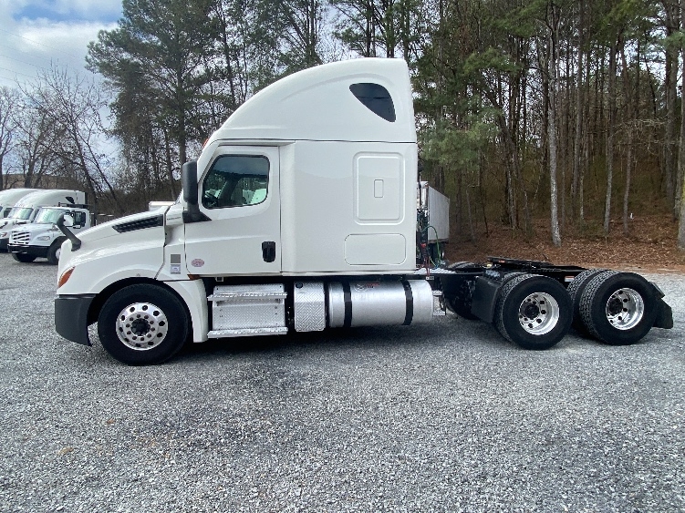 Used 2022 Freightliner Cascadia - photo 6