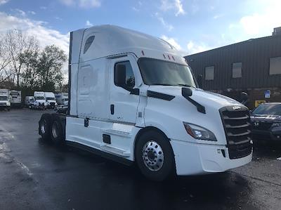 Used 2022 Freightliner Cascadia Detroit DD15AT Semi Truck with Sleeper Cab for sale #428989 - photo 1