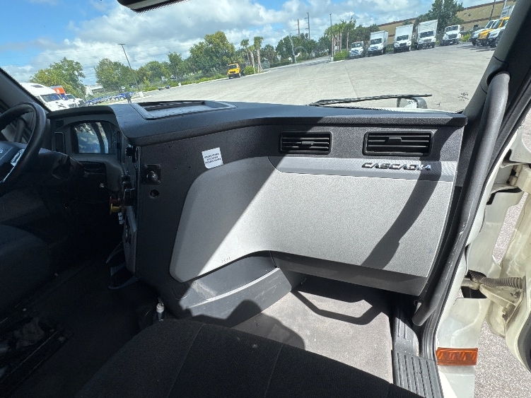 Used 2022 Freightliner Cascadia - photo 16