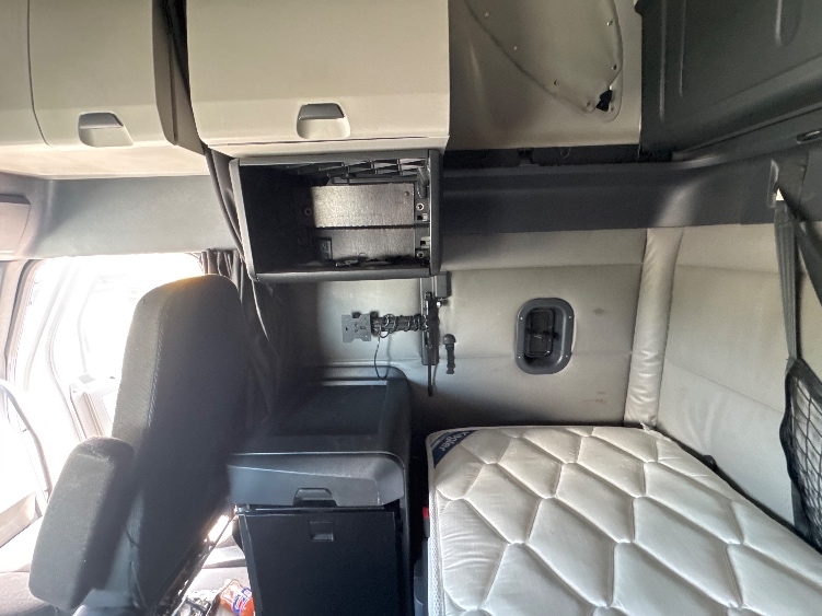 Used 2022 Freightliner Cascadia - photo 21